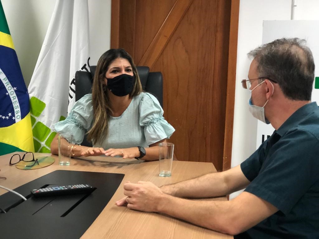 Reunião com deputado Léo de Brito.jpeg