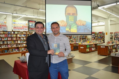 Livro Leonardo Fleming (1).JPG Livro Leonardo Fleming (1).JPG