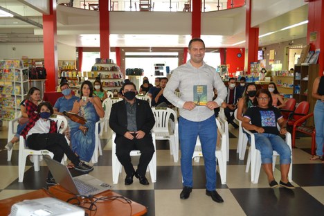 Livro Leonardo Fleming (2).JPG