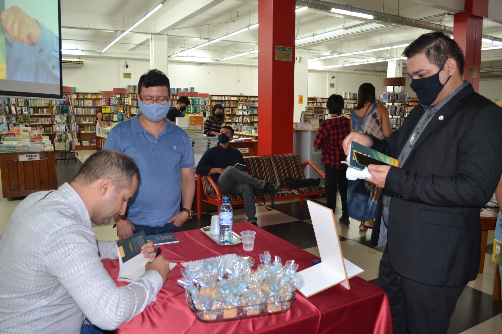 Livro Leonardo Fleming (4).JPG