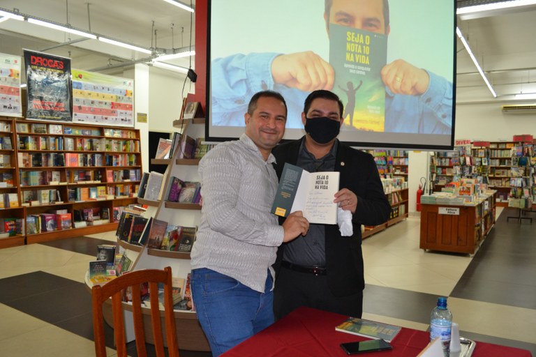 Livro Leonardo Fleming (5).JPG