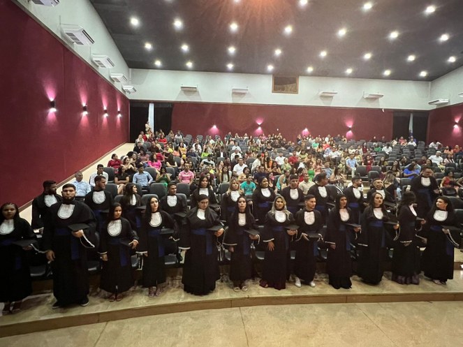 Colação de grau.jpeg Colação de grau.jpeg