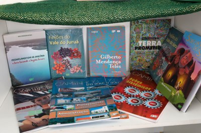 Editora_10 anos (1).jpg