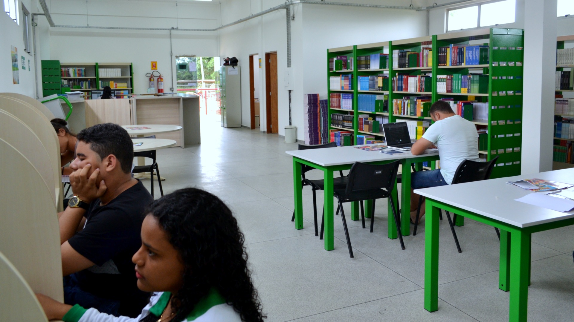 biblioteca_ifac-2.jfif