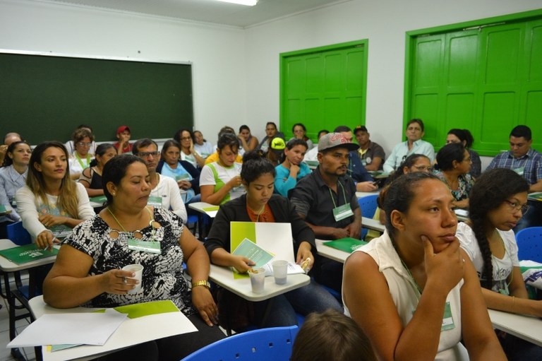 Workshop-de-Prticas-Agroecolgicas-4_participantes-mesa-redonda-800x533.jpg