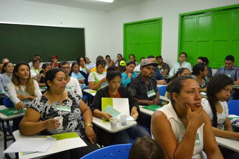 Workshop-de-Prticas-Agroecolgicas-4_participantes-mesa-redonda-800x533.jpg