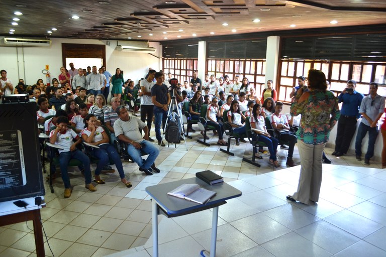 entrega-escola-da-floresta1.jfif