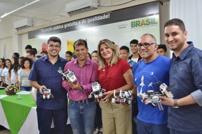 Entrega_de_kits_robotica_e_domo_3_800x533.jpg