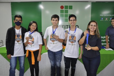 3. Medalhistas de bronze - Equipe Os_Capacitores.JPG