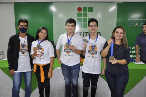 3. Medalhistas de bronze - Equipe Os_Capacitores.JPG