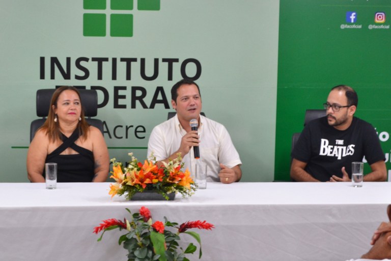 livro-capoeira-neabi (3).JPG