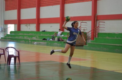 Etapa IFAC - Atleta na fase aerea de um arremesso em suspensão.JPG