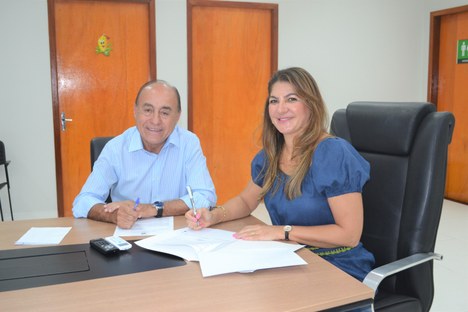 Assinatura parceria prefeitura (4).JPG