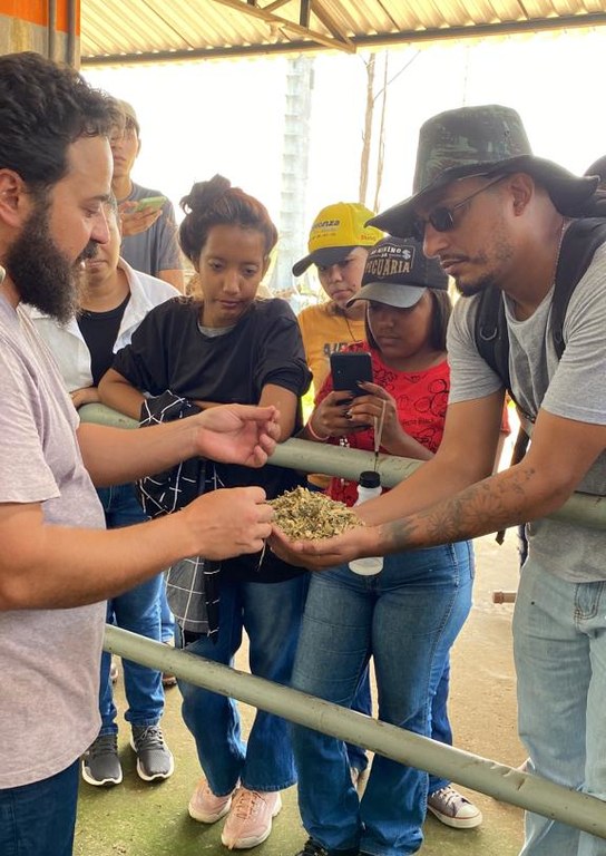 visita fazenda leiteira cbs (1).jpg