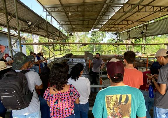 visita fazenda leiteira cbs (6).png