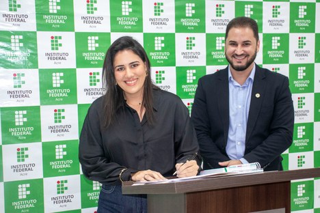 Egressos tomam posse como TAEs (4).jpg