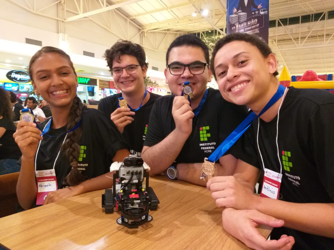 Egressos tomam posse como TAEs (6).jpeg