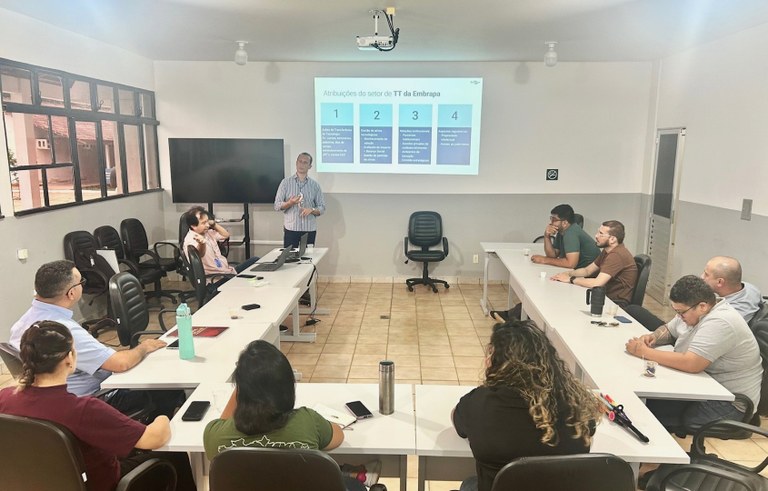 Visita Embrapa 2.jpg