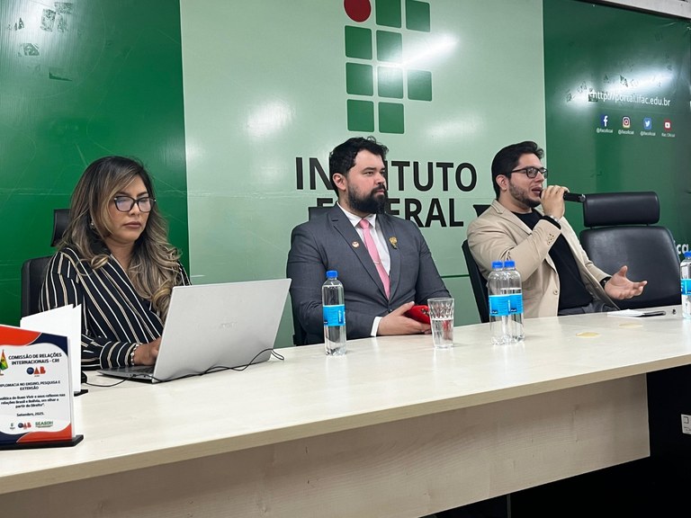 Palestra_OAB_campus Rio Branco_Consulesa da Bolívia, Vélez  professores  Amilson Albuquerque e   Yamam Maia.jpeg