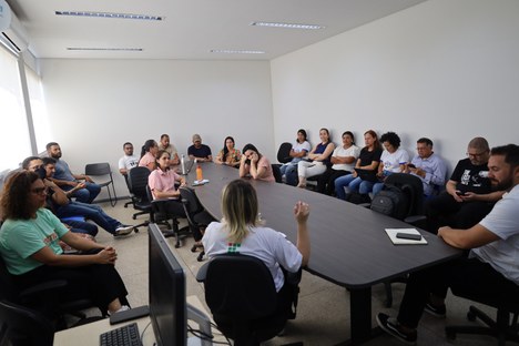 Extensão tinerante_Cruzeiro do Sul_reunião servidores1.JPG