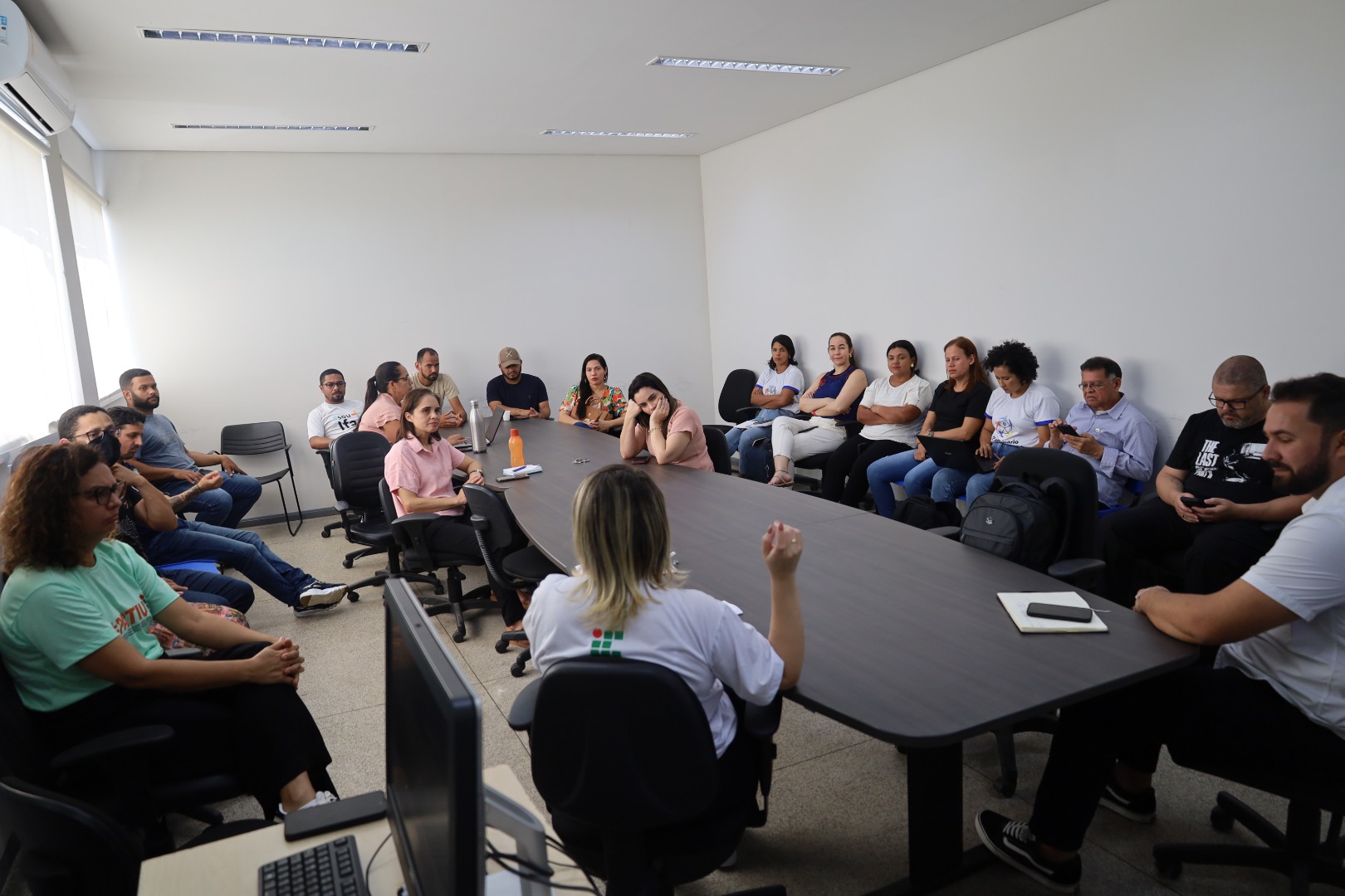 Extensão tinerante_Cruzeiro do Sul_reunião servidores1.JPG