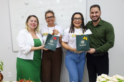 Oficina_Mulheres Mil_Luana_Silvania_Iolanda_Fábio.jpg