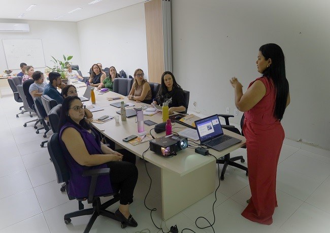 Oficina_Mulheres Mil_mediadora Ariely_capa.jpg