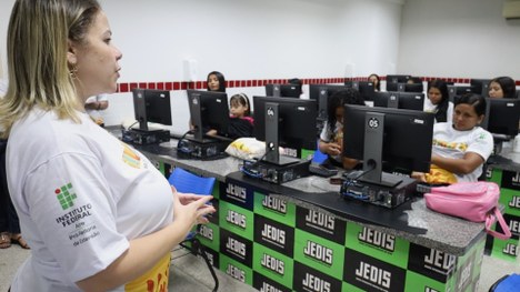 Curso de Operador de Caixa_campus Tarauacá Mulheres  Mil_Pró-reitora Luana Melo.jpg