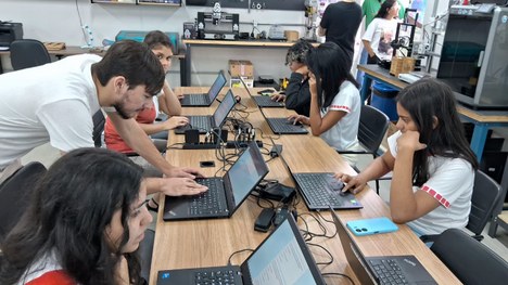 Realidade Virtual na aula de Física_capa (4).jpeg Realidade Virtual na aula de Física_capa (4).jpeg