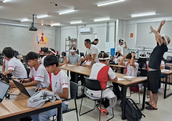 Realidade Virtual na aula de Física_capa.jpeg