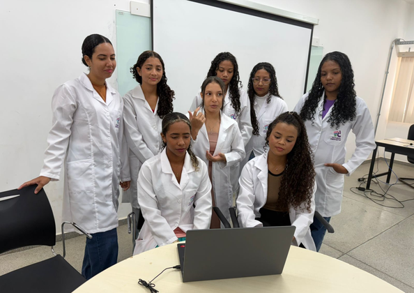 futuras cientistas sena (1).png