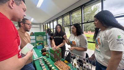 Foto 8 - Produtos Educacionais da Mostra Científica.jpeg