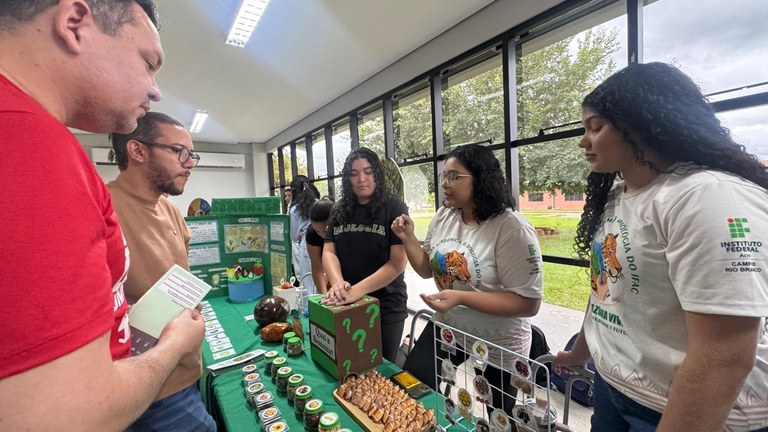 Foto 8 - Produtos Educacionais da Mostra Científica.jpeg