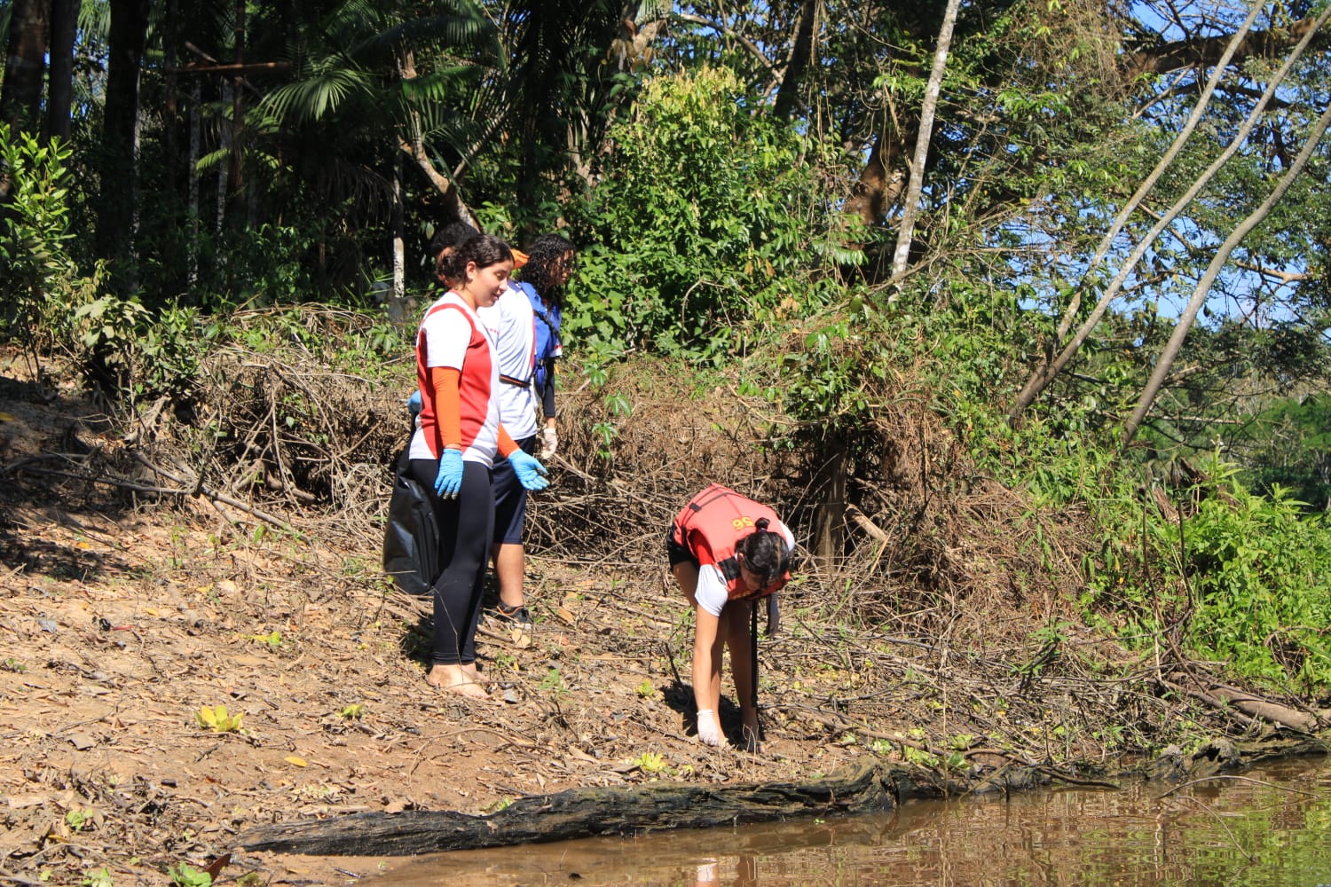 Ação ambiental no Rio Croa_1.jpeg