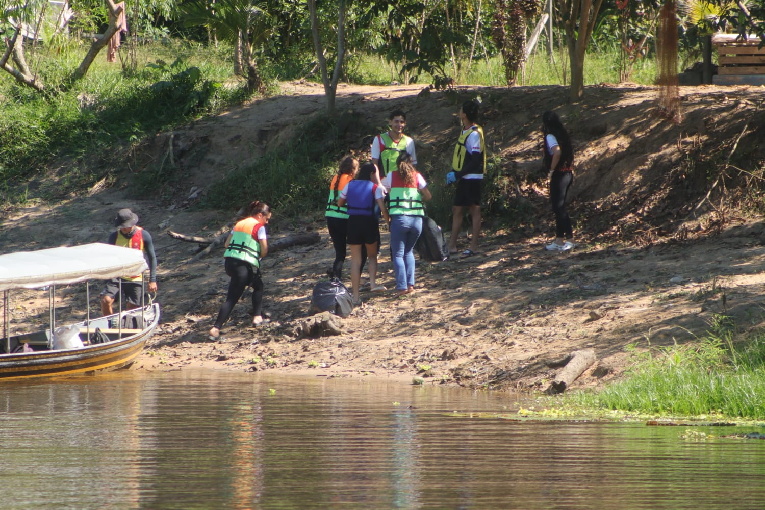 Ação ambiental no Rio Croa_3.jpeg