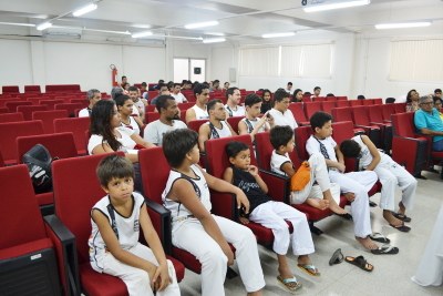 capoeira-grupo-candeias1.jfif