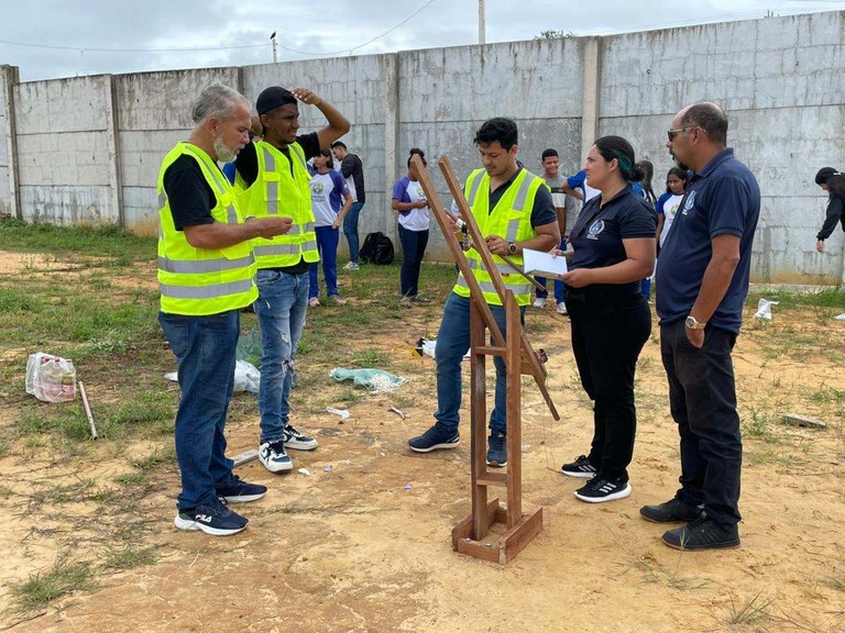 Escola Craveiro Costa. Lançamento de foguetes. Arena Juruá. 1 Ano Ensino Médio. n1.jpeg