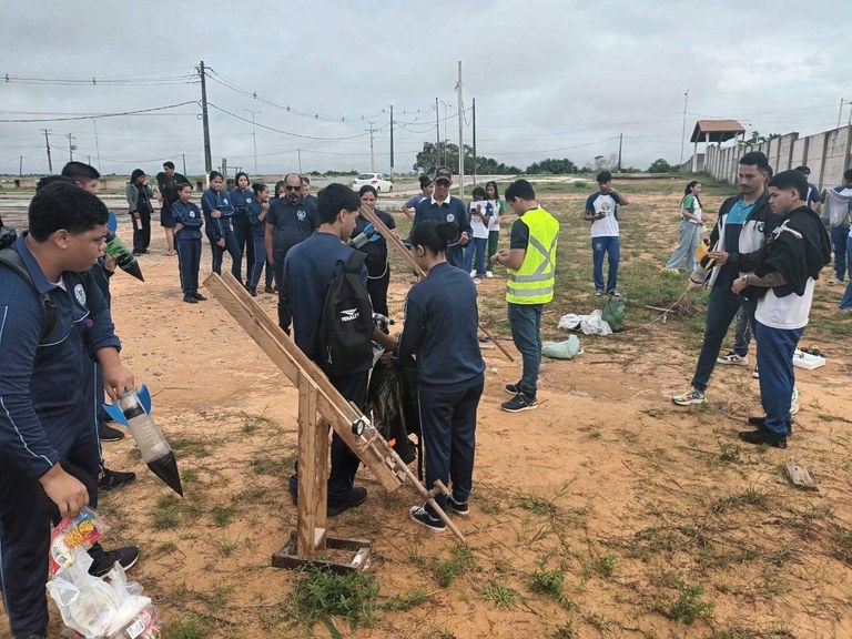 Escola Craveiro Costa. Lançamento de foguetes. Arena Juruá. 1 Ano Ensino Médio. n4.jpeg