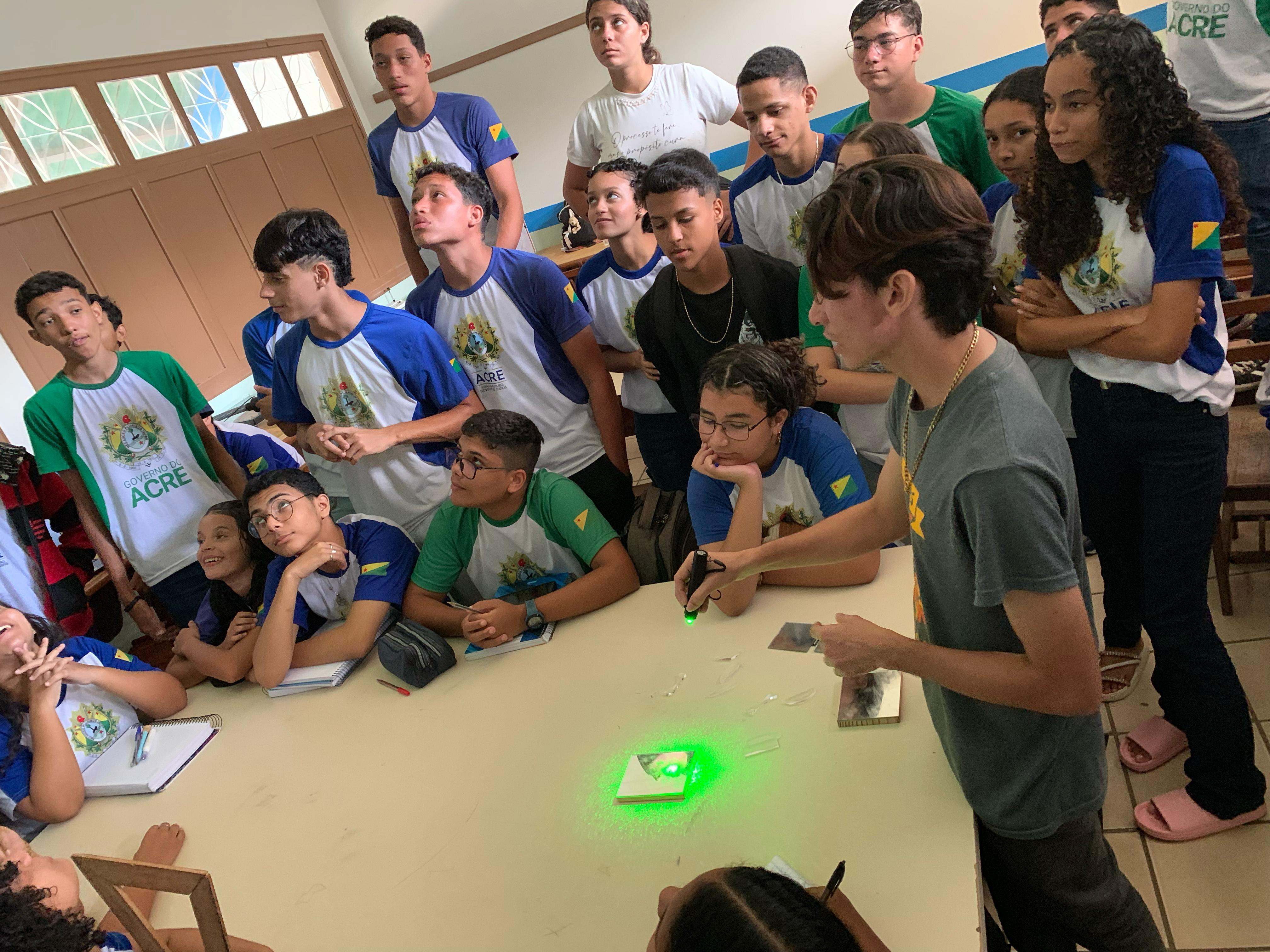 Escola DHR. Aula óptica. 2 Ano Ensino Médio.n1.jpg