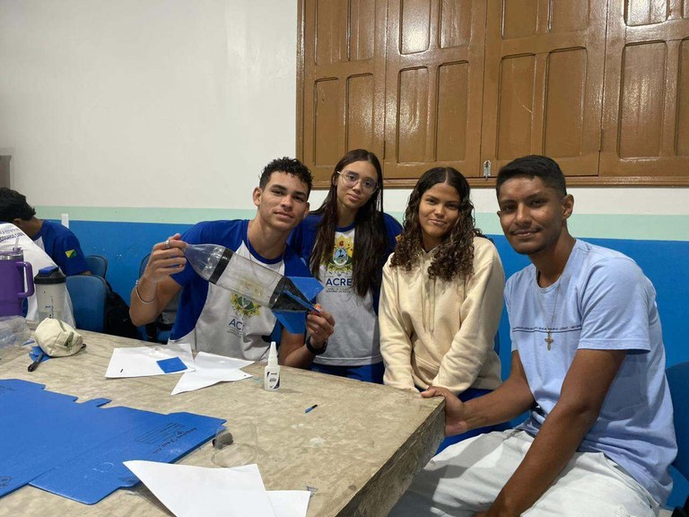 Escola DHR. Construção de foguetes. 1 Ano Ensino Médio. n1.jpeg