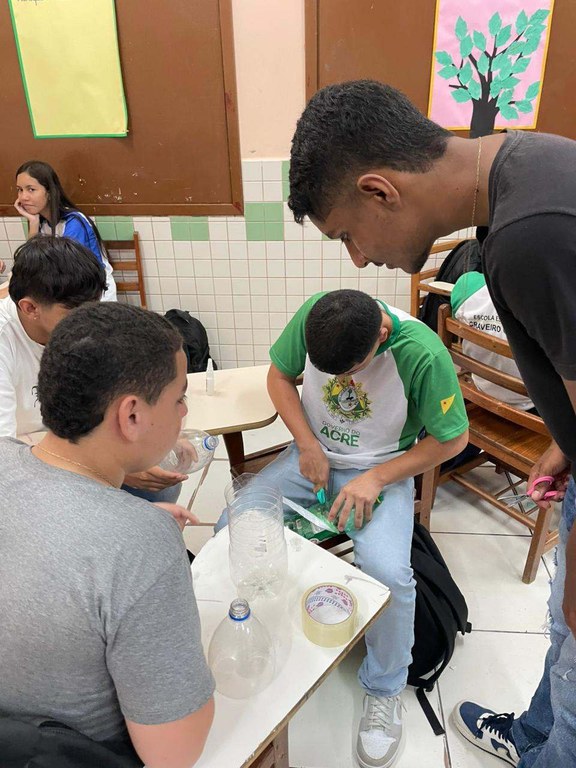 Escola DHR. Construção de foguetes. 1 Ano Ensino Médio. n2.jpeg