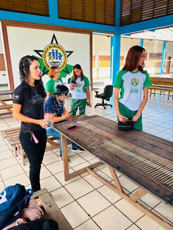 Escola DHR. Exposição Experimentos. Ano Ensino Médio (2).jpg