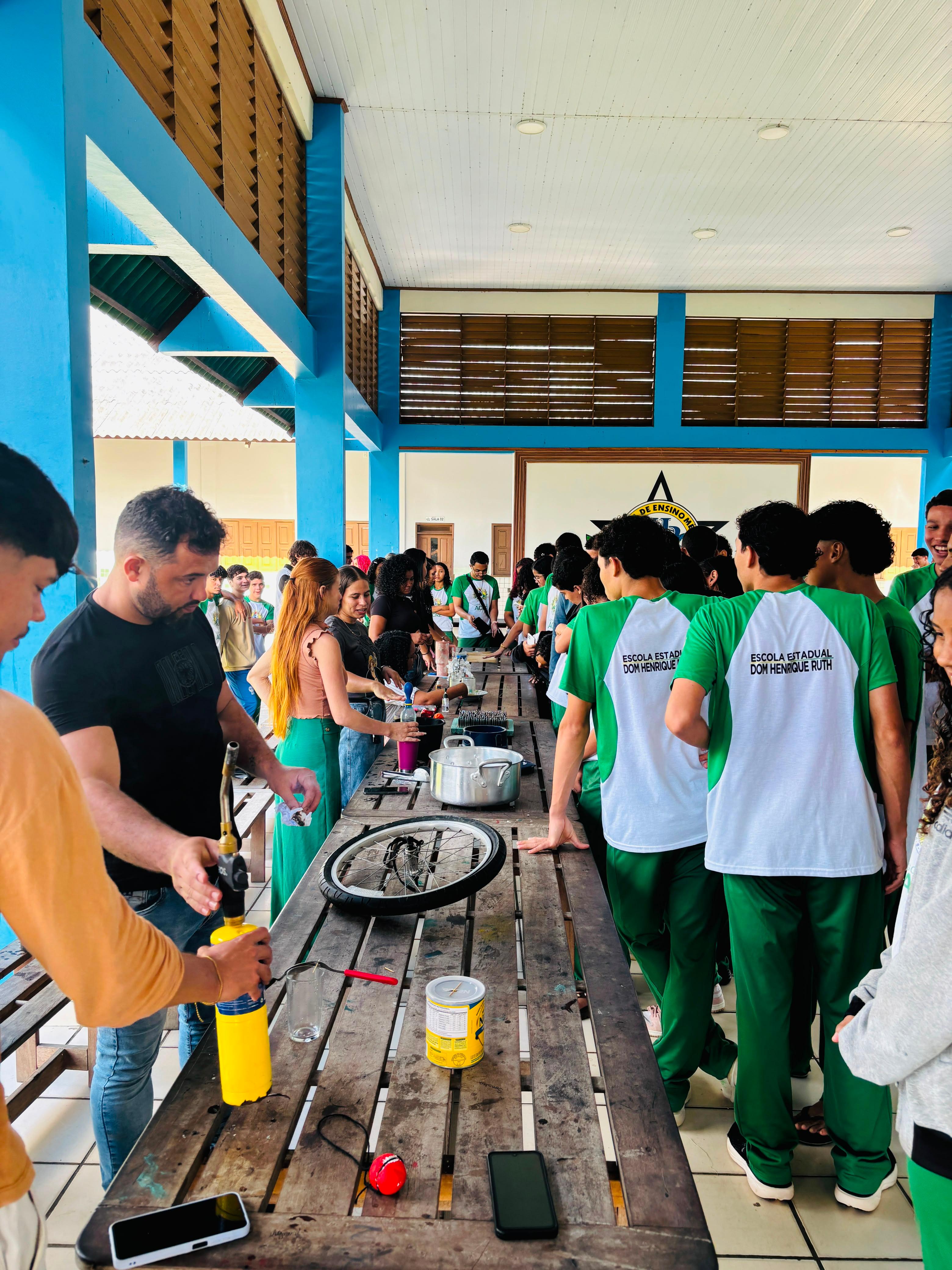 Escola DHR. Exposição Experimentos. Ano Ensino Médio (3).jpg