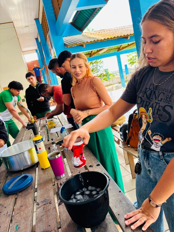 Escola DHR. Exposição Experimentos. Ano Ensino Médio (6).jpg